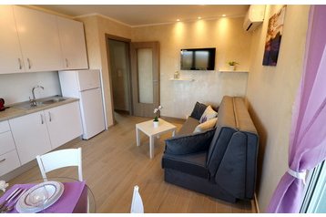 Hrvatska Privát Jadranovo, Eksterijer